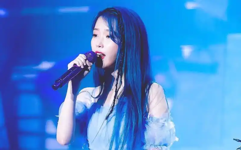 talk1 美娜短信给iu说今天拿了一位