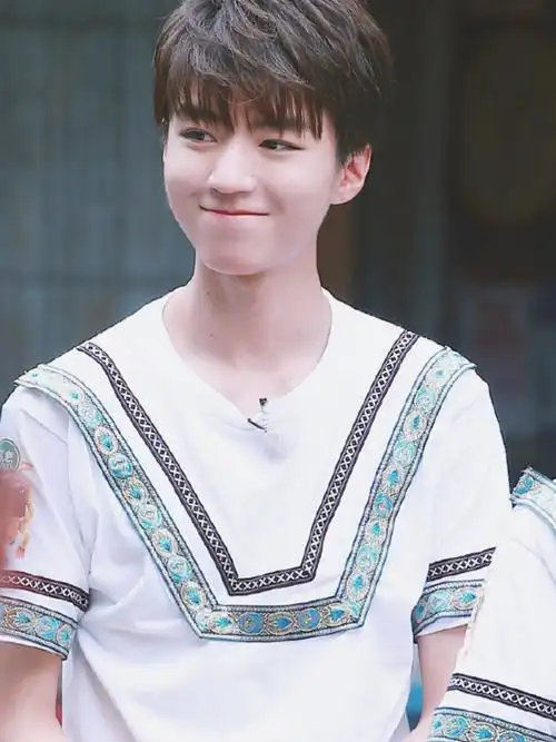 有种可爱叫王俊凯微笑,180度抿嘴笑一般人驾驭不了,这谁顶得住?