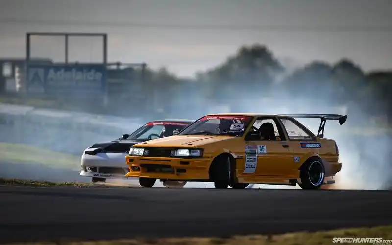 丰田ae86漂移高清壁纸