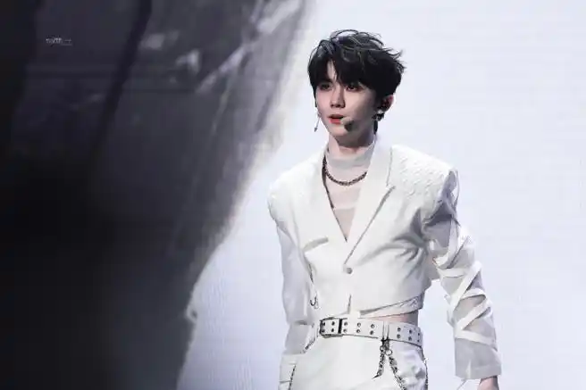 马嘉祺叁重楼暨出道四周年演唱会##马嘉祺 廿一幕启循光赴盛景