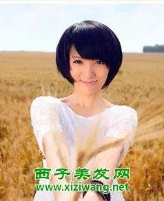 女生蘑菇头短发发型图片轻松打造尖下巴