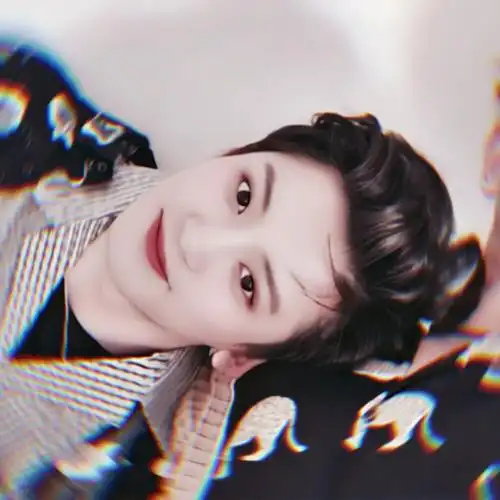 逃到一个没别人的地方,我们互相依恋,互相取暖,没有