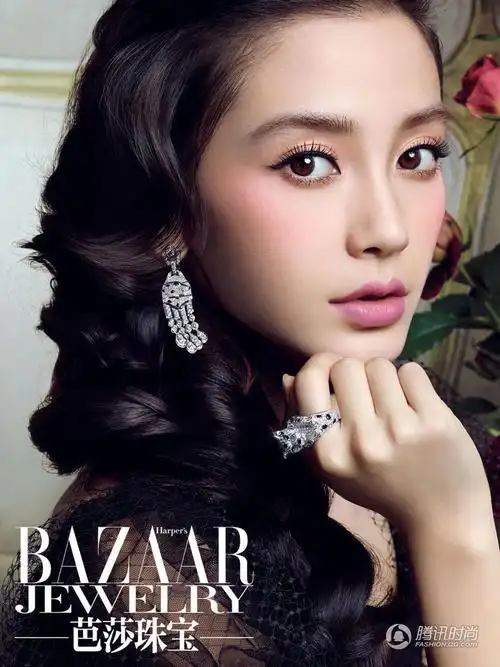 angelababy桃色妆容大片 复古礼服演绎奢华高贵