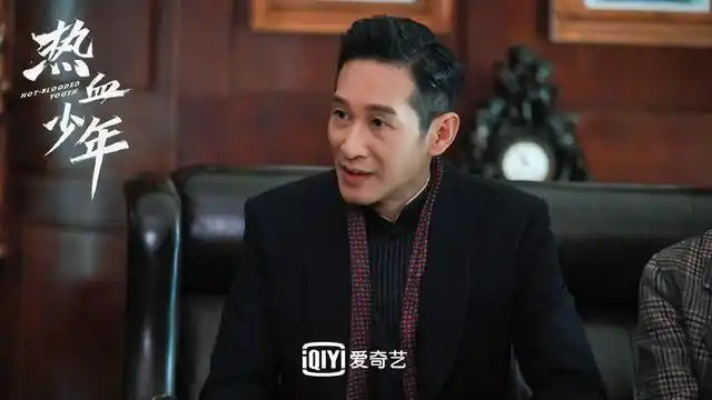 王劲松《热血少年》绅士儒雅剧照