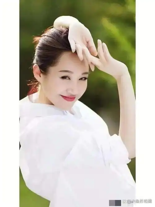 对应中国古代四大美女,现代版的我找到了3位,还差一个"西施".