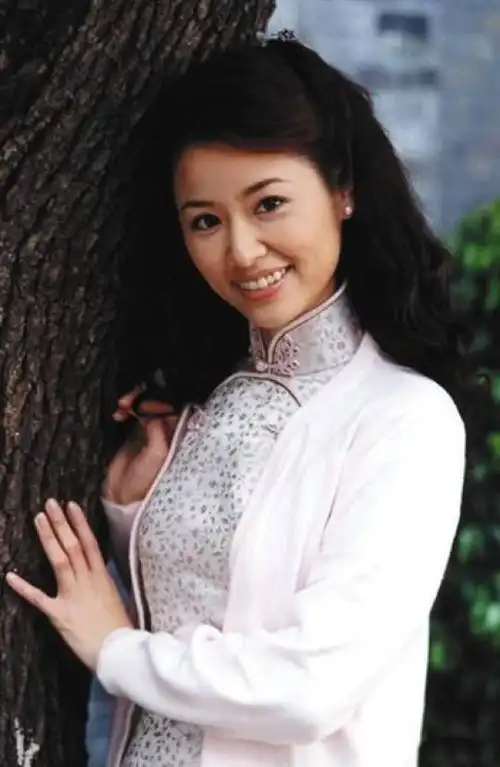 真正进入内地观众视线的是2002年的电视剧《半生缘》,林心如,蒋勤勤