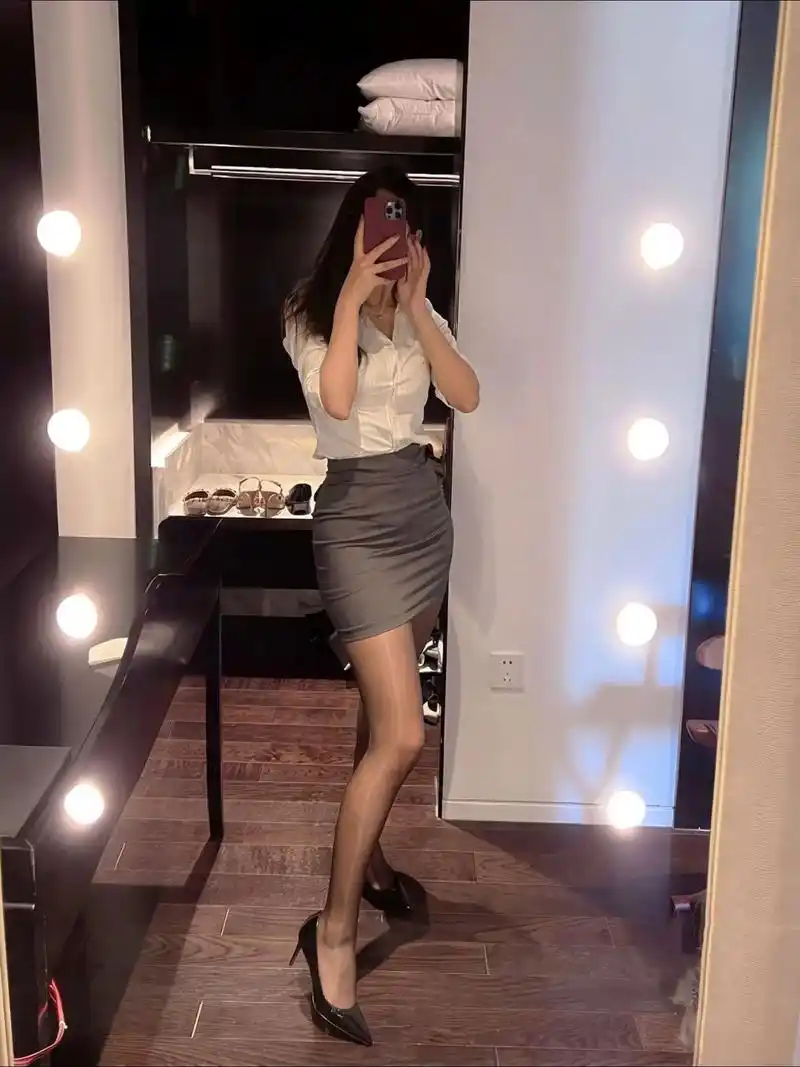 真实美腿长腿图片.#长腿 #御姐风细跟高跟鞋有多绝 #黑丝搭 - 抖音