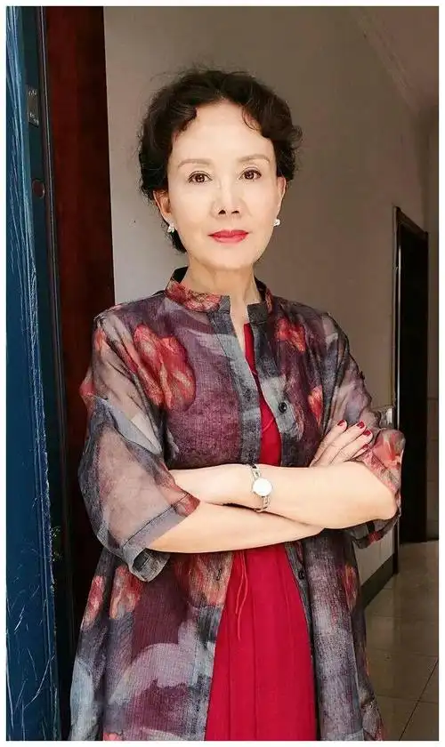 老电影《燕归来》中路燕扮演者高英 近况如何?如今64岁人淡如菊