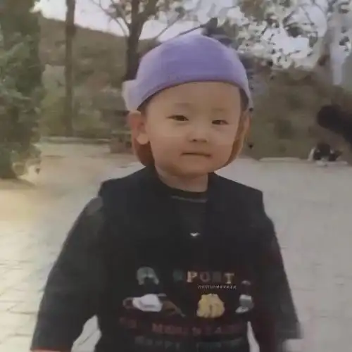 邓伦儿时留影_腾讯新闻