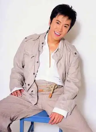 回顾他8次上春晚后被捕入狱今54岁无人问津老搭档也断了联系