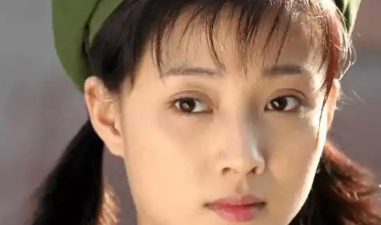 她年轻时迷死一大片男人,今41岁素颜仍很美,却不结婚不生孩子|殷桃