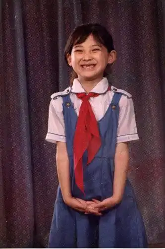 梅婷博客曝20年前童年照 13岁首次穿军装[组图]
