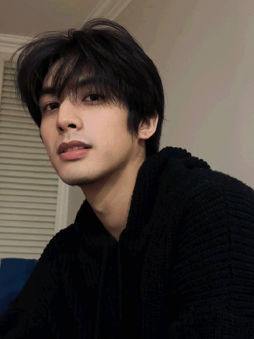 是没刮胡子的纯素颜大帅哥一枚呀宋威龙怎么连胡茬造型都有一种凌乱的