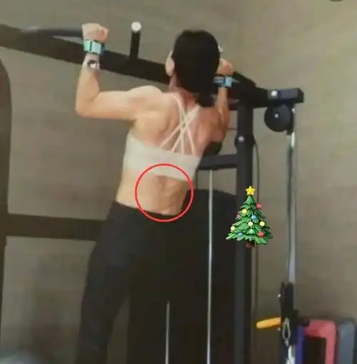 贾玲练出圣诞树背肌##贾玲硬拉细节