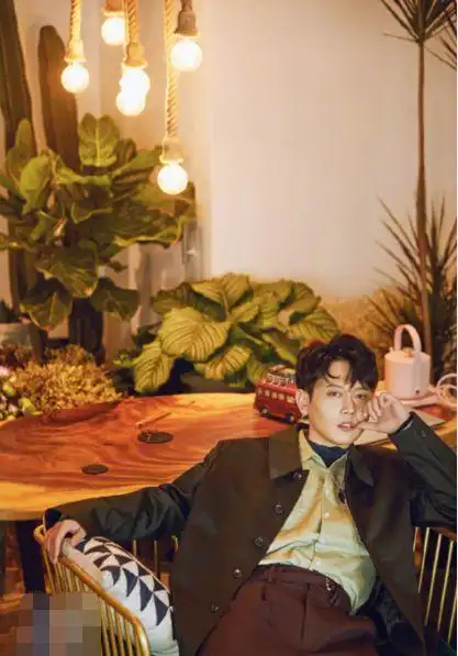 孟鹤堂周九良最新杂志封面,如古时书生孟鹤堂很仙气周九良很佛系