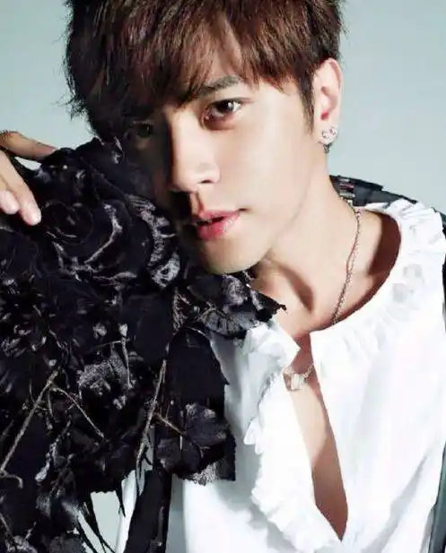 罗志祥40岁生日,极限男人齐发动态庆生,女友贴心策划惊喜派对