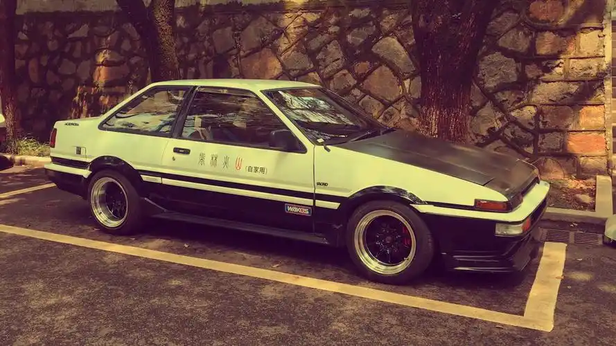ae86  1985年后期型三厢