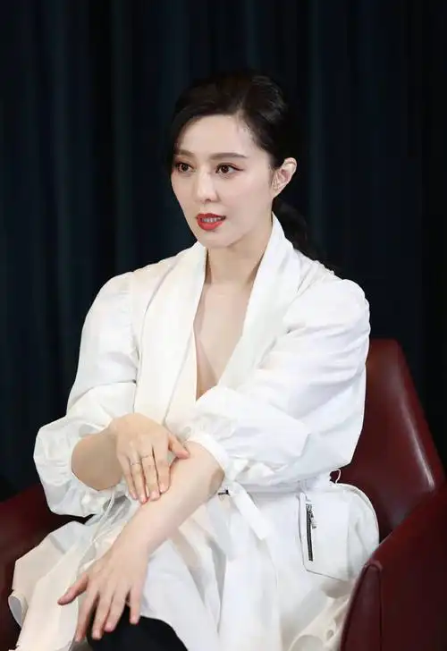 范冰冰出席活动近照,看来范爷也是真的老了