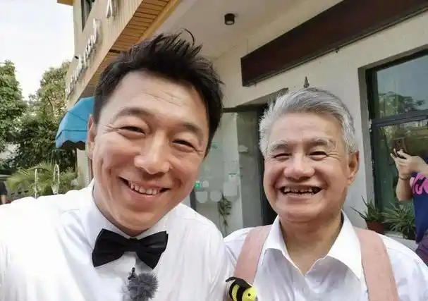 黄渤:曾被林志玲公开表白,成名后和素人妻子结婚,两人恩爱至今