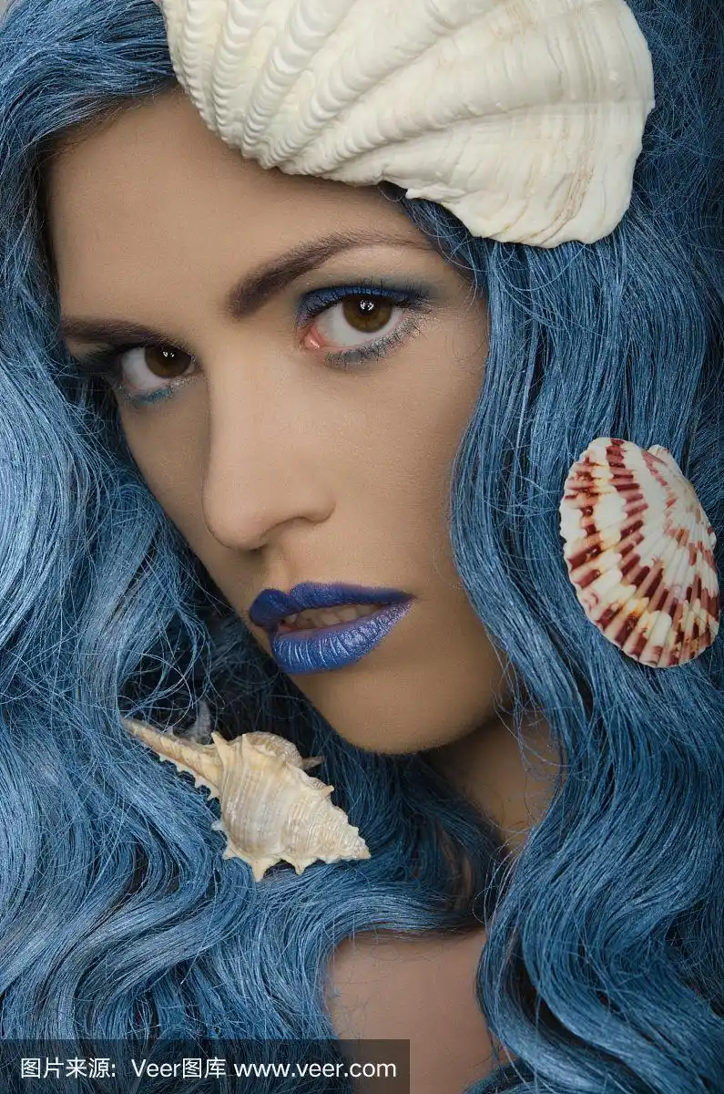 青年女人,蓝色头发,贝壳,小卷发,美人鱼