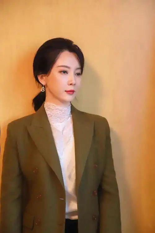 回顾美人陈数嫁大5岁钢琴家为继子放弃生育当后妈也幸福