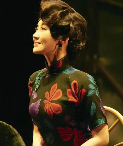 同样穿旗袍许晴展现旗袍臀袁泉一眼万年最后一位很特别