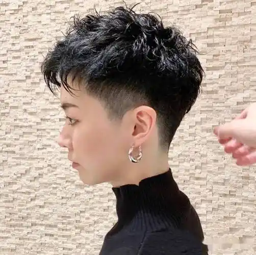 2022春天超短发纹理烫