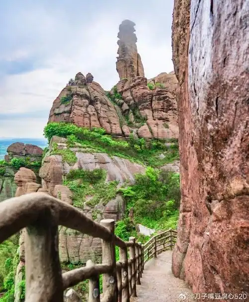 旅游超话#江西省上饶市弋阳龟峰风景区#低音号app推荐##旅游