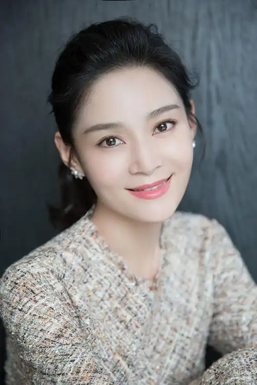 王媛可粗花呢连身裙 纤纤细腰惹眼