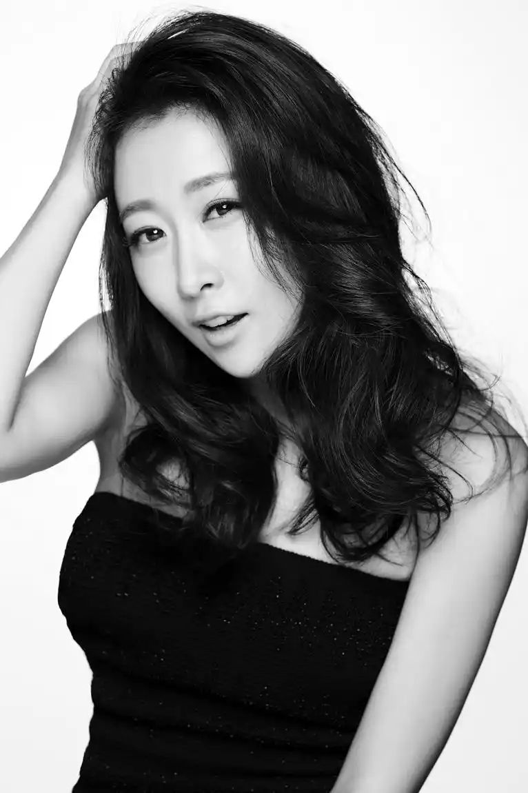 组图:毛俊杰曝最新黑白大片 俏皮可爱灵气动人_高清图集_新浪网