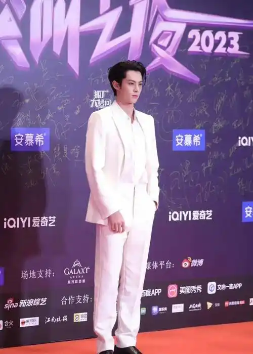 25娱乐瓜:王一博任嘉伦张颂文刘诗诗金晨宋轶许凯景甜王鹤棣_造型