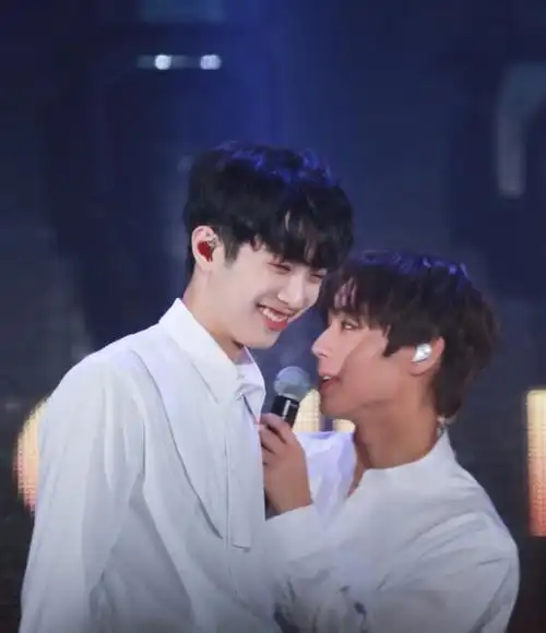 赖冠霖 朴志训 cr.logo