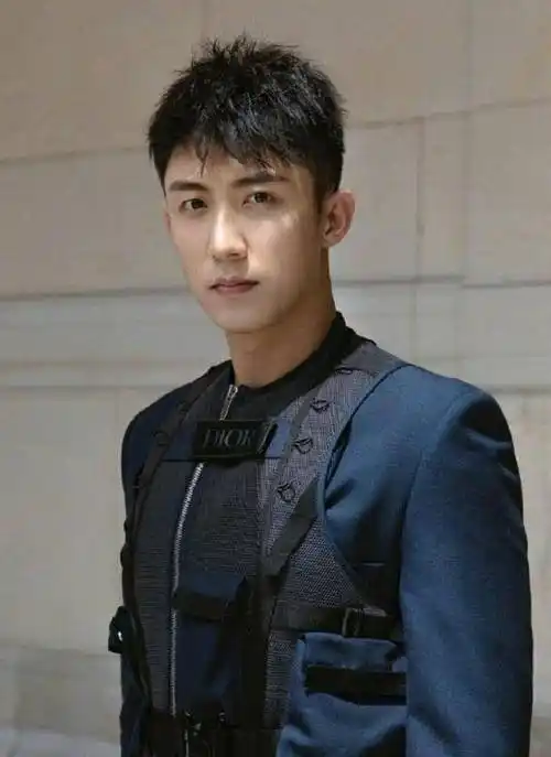 迪丽热巴黄景瑜二搭,军旅题材电视剧,不谈恋爱还能继续合作_cp_网友