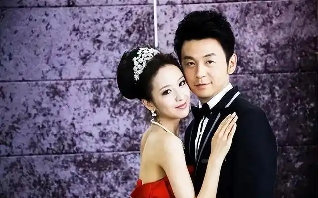 知道雷佳音有个漂亮老婆,但不知道雷佳音的漂亮老婆竟然如此漂亮,简直