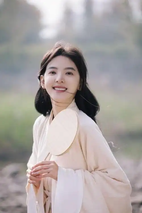 《狐妖小红娘》章若楠古装造型曝光,网友热议"白月光小青梅"