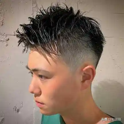 二八分发型男 6款人气极高男士发型
