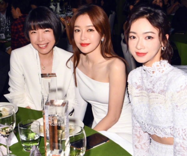 秦岚吴谨言谭卓同框聂远求助热心网友p图看到成果笑出了声