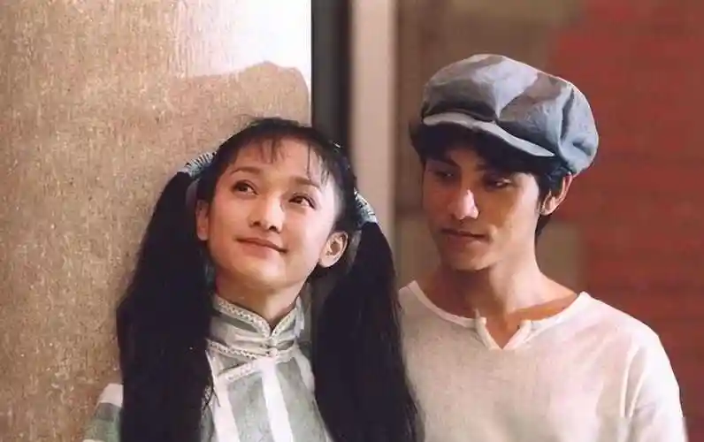 周迅陈坤新年亲密合影,被调侃像老夫老妻,网友:兜一圈