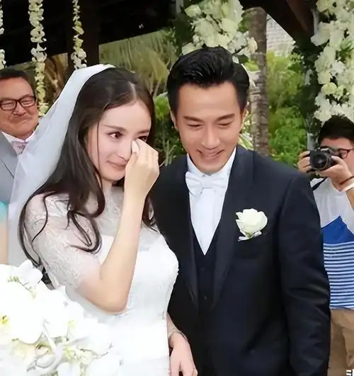 看了杨幂刘恺威境遇,才明白,陆毅为何抛下明星光环,回归家庭