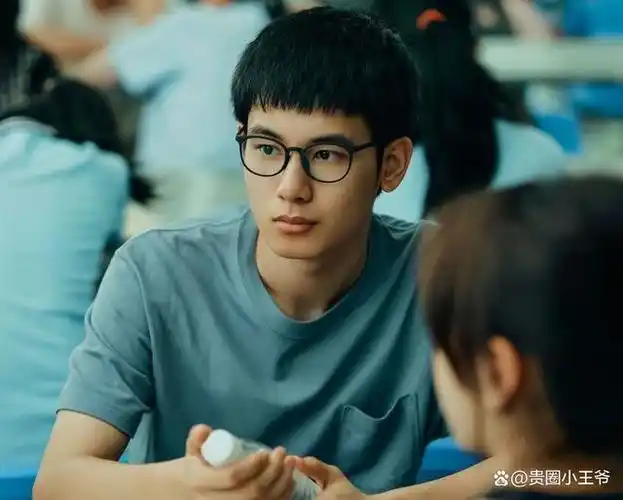 李庚希胡先煦荣梓杉爬山,三小只晒照尽显友情,《大考》表现优秀