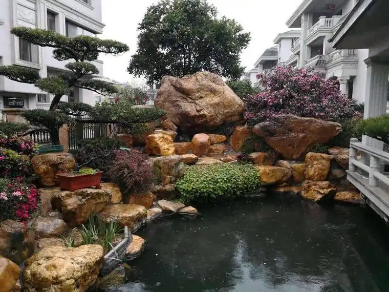 自己家院子里的黄蜡石假山案例,庭院的黄蜡石假山图片
