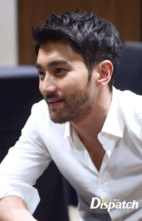 崔始源清爽地作别 "逗比记者离开了"