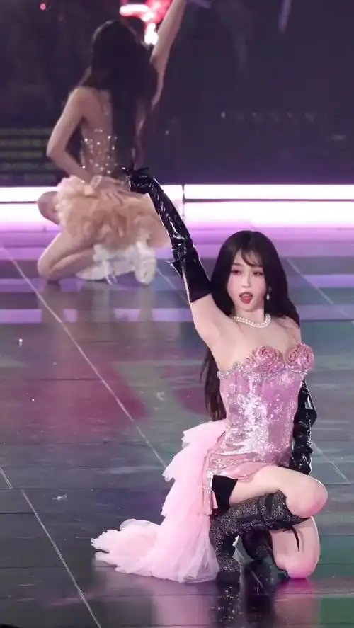 虞书欣跳舞可爱又漂亮