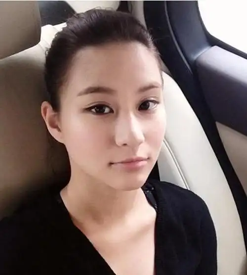 澳门赌王千金何超莲,直播分享家中豪宅,三太太意外曝光!