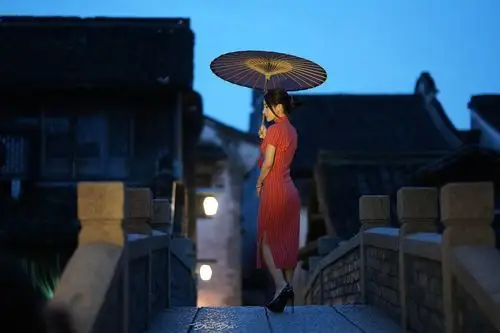 赞美江南古代美女的诗形容女子有古典气质的话