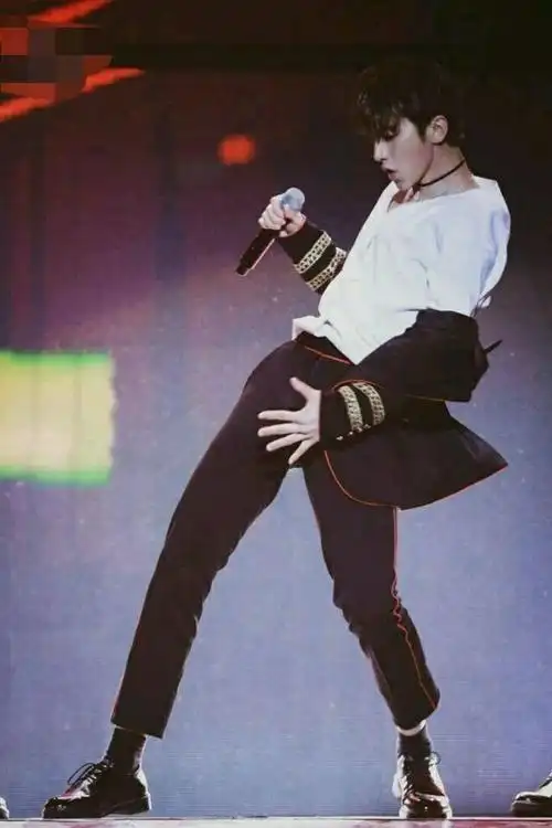 蔡徐坤和肖战同跳挺胯舞,爱奇艺,腾讯选出的发起人,谁的实力强