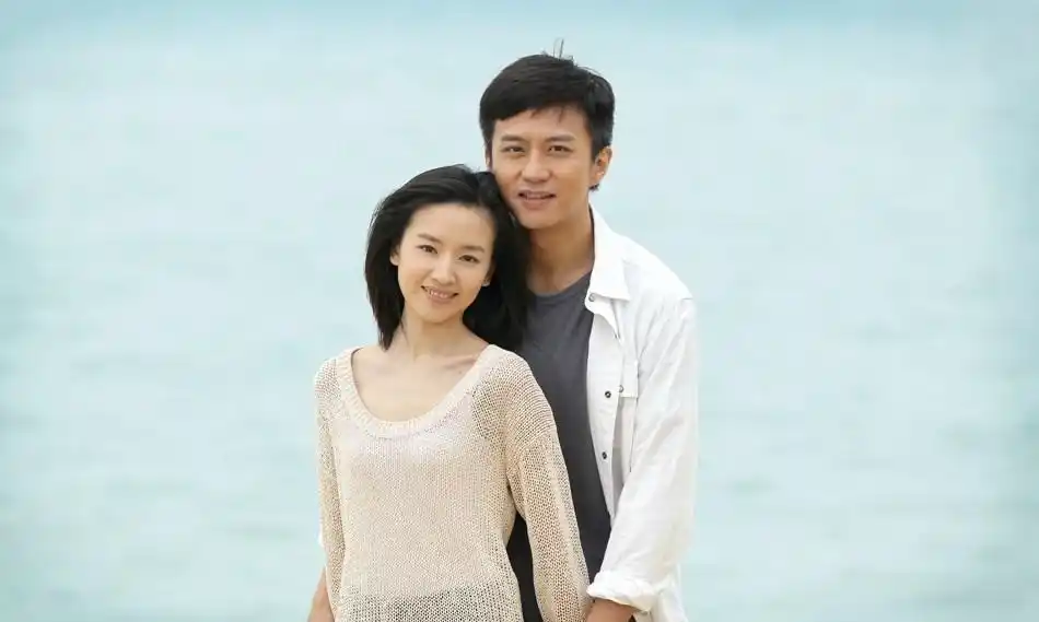 《相爱十年》曝床照 邓超董洁裸身爱抚