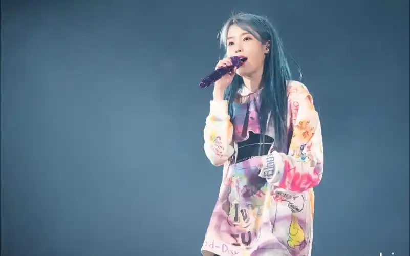 iu李知恩2019lovepoem演唱会《blueming》官方live clip