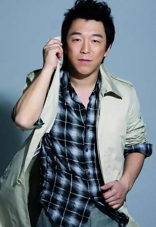 18岁黄渤忍了,18岁鹿晗也忍了,看了18岁的雷佳音我忍不了了