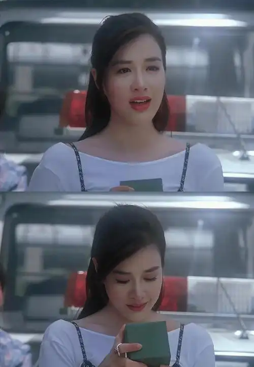 还有一些剧照中的钟丽缇,看起来十分的青春唯美,给人一种初恋的温暖